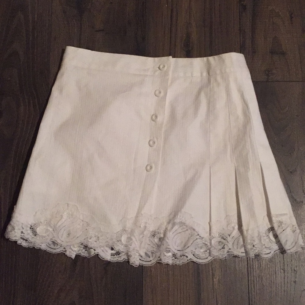 Bebe button skirt